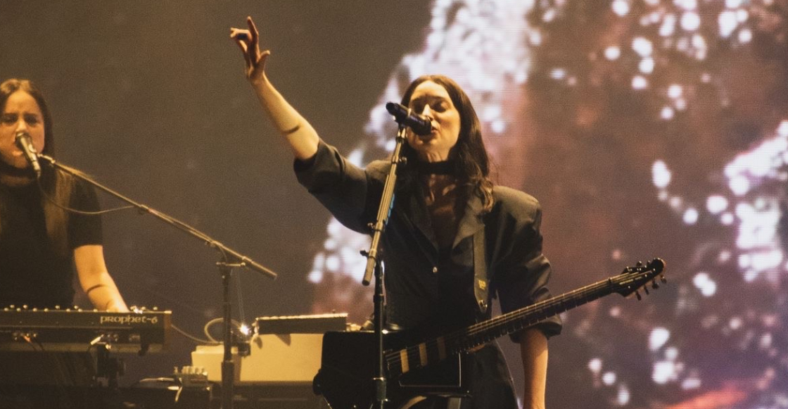 St. Vincent en el Corona Capital 2024: Una deuda saldada cantando en español