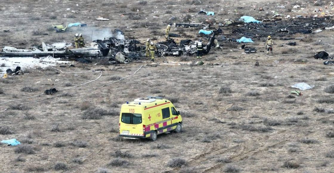 Avión de Azerbaijan Airlines con 70 pasajeros se estrella en el Mar Caspio