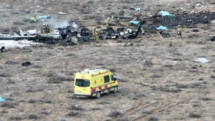 Avión de Azerbaijan Airlines con 70 pasajeros se estrella en el Mar Caspio