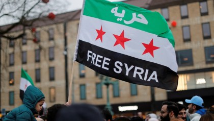 Rebeldes sirios toman el poder de Siria y el presidente Bachar Al Asad abandona el país