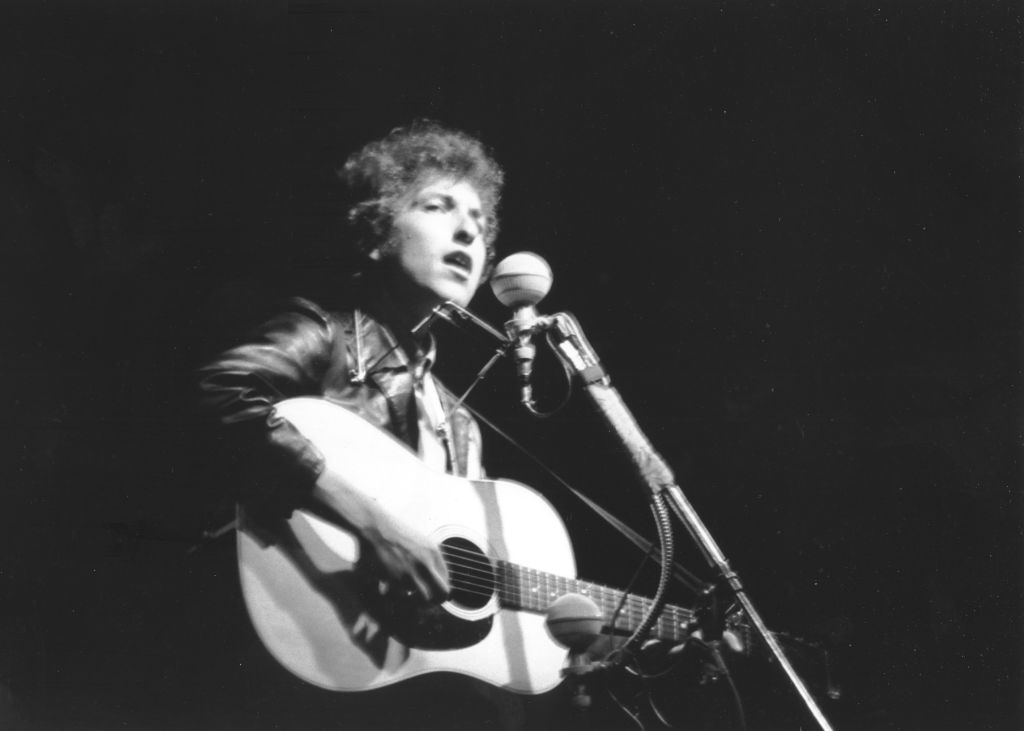 La controversial y legendaria presentación de Bob Dylan en el Newport Folk Festival