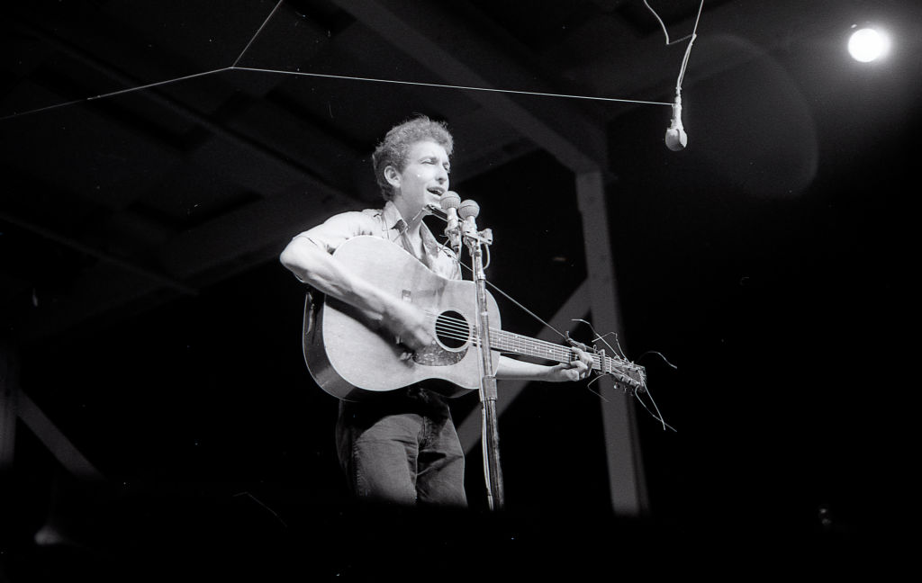 La controversial y legendaria presentación de Bob Dylan en el Newport Folk Festival