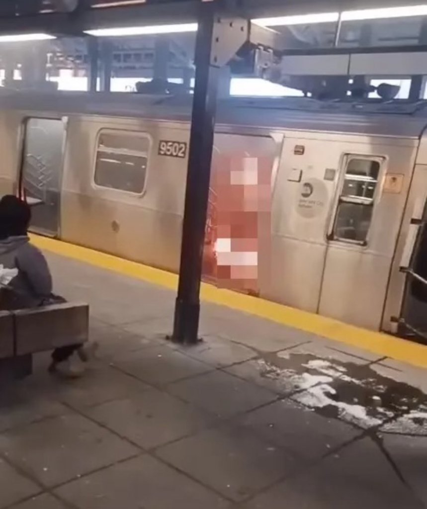 Identifican a mujer que fue quemada viva en el metro de Nueva York