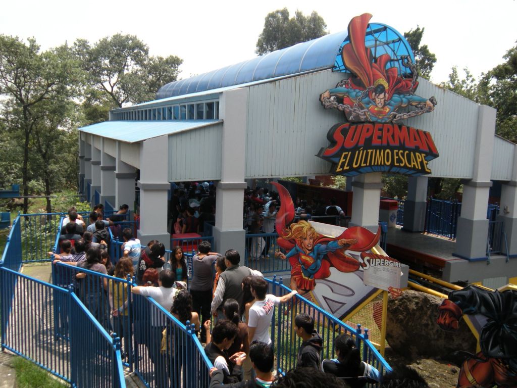 Joven muere al bajar de Superman en Six Flags México