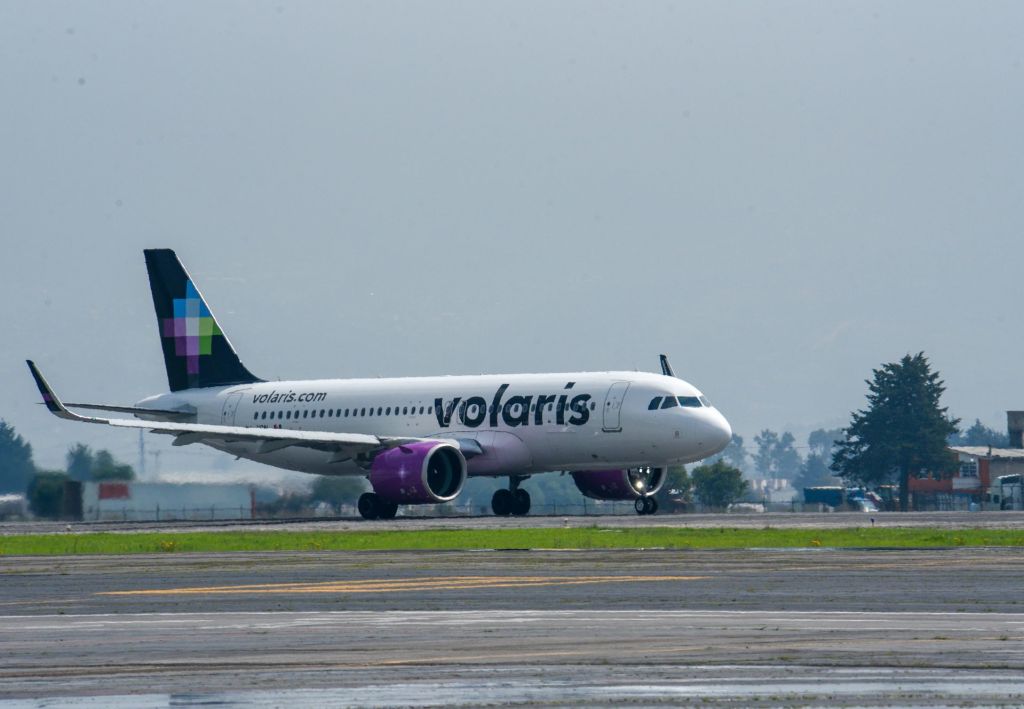 Pasajero intenta desviar vuelo de Volaris hacia Estados Unidos y es detenido