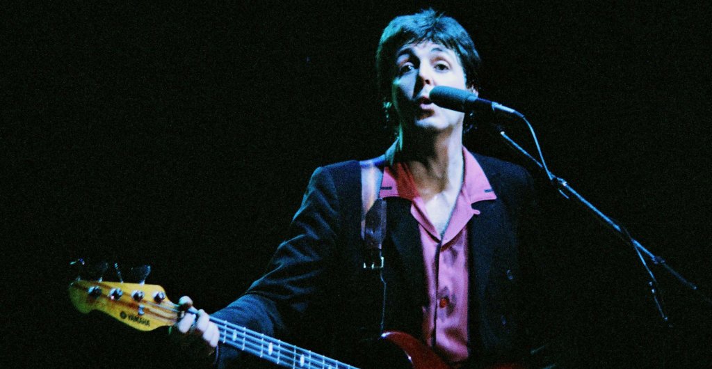 La historia de "Wonderful Christmastime", la curiosa canción navideña de Paul McCartney