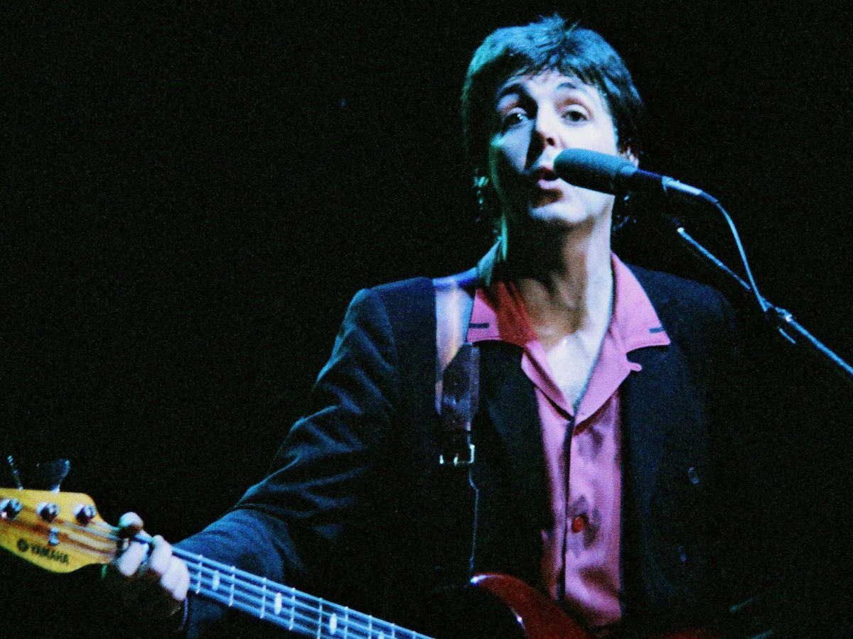 La historia de "Wonderful Christmastime", la curiosa canción navideña de Paul McCartney