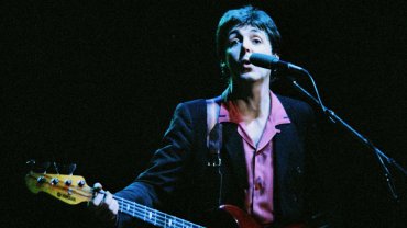 La historia de "Wonderful Christmastime", la curiosa canción navideña de Paul McCartney