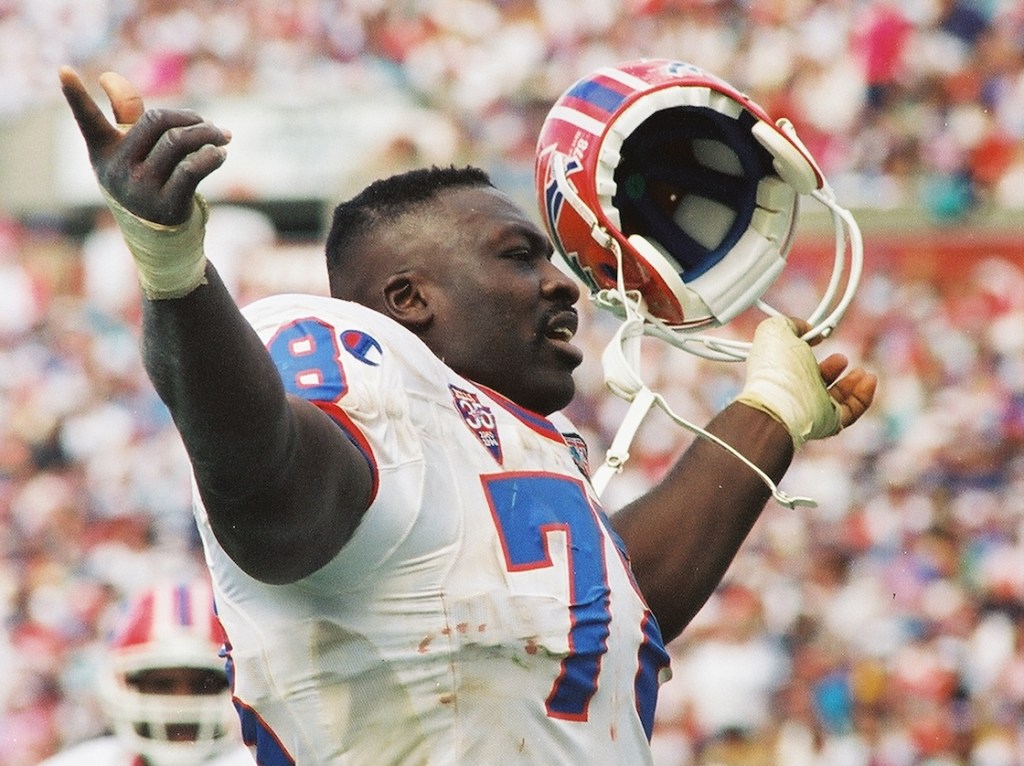 Bruce Smith durante un partido con los Bills de Buffalo en 1994