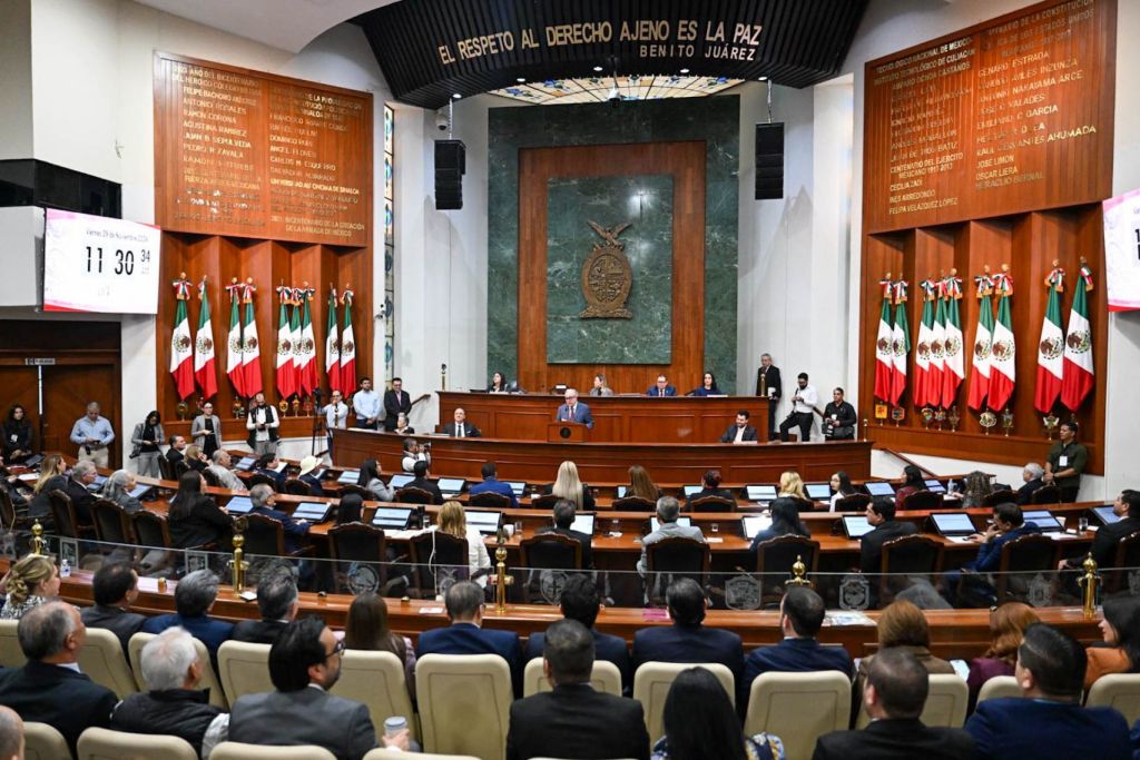 Dejan cadáver de exjefe de Policía estatal frente al Congreso de Sinaloa