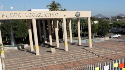 Dejan cadáver de exjefe de Policía estatal frente al Congreso de Sinaloa