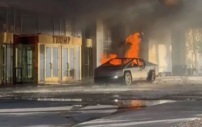 Explota una Cybertruck frente a hotel de Trump en Las Vegas; se reporta una persona muerta