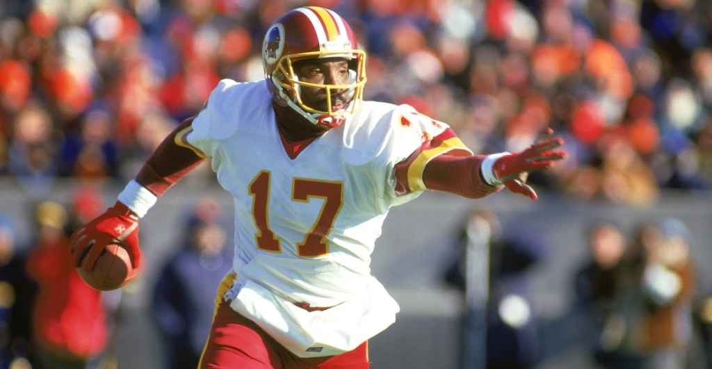 Doug Williams durante un juego con Washington en 1987. 