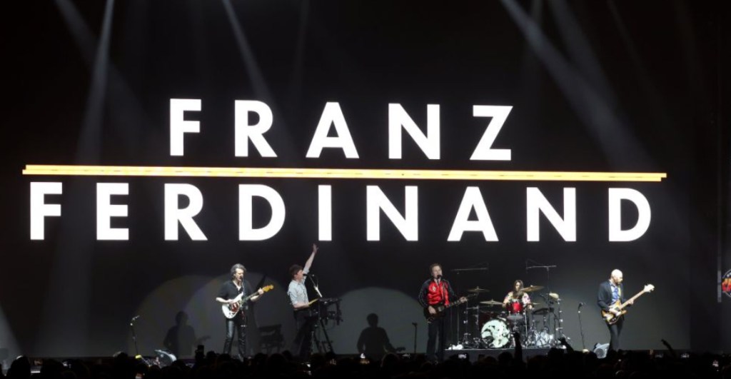 Franz Ferdinand le entra al EDM en su nueva canción "Hooked"