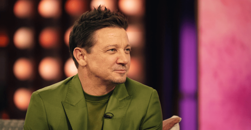 Jeremy Renner prepara libro en el que dará detalles de su accidente con la máquina quitanieve