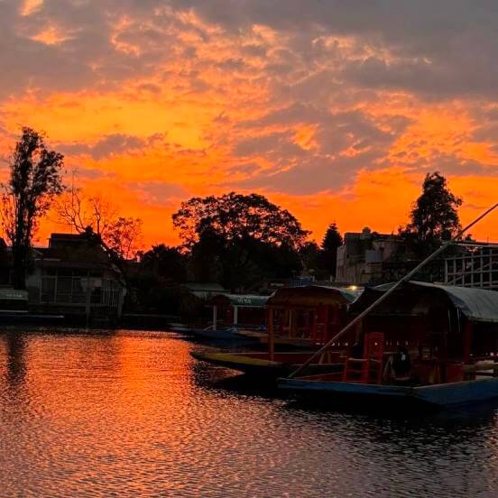 Instrucciones para ver el amanecer entre las chinampas de Xochimilco