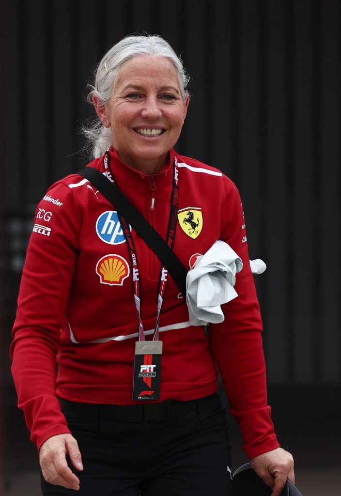 Angela Cullen en Ferrari