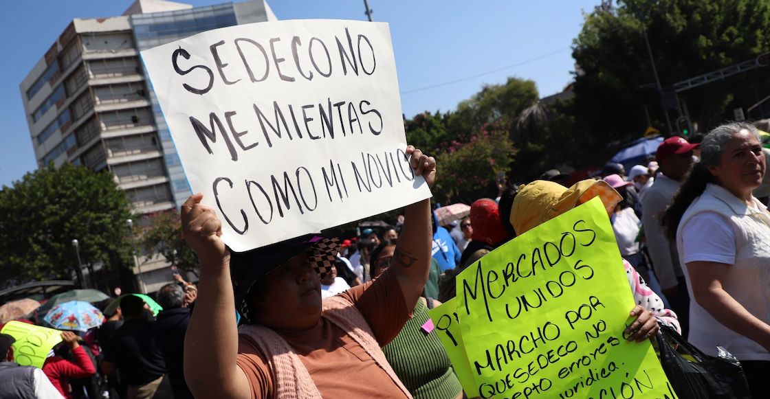 Comerciantes de mercados de la CDMX salieron a las calles a manifestarse.