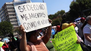 Comerciantes de mercados de la CDMX salieron a las calles a manifestarse.