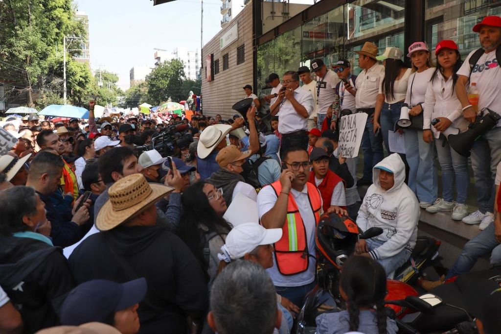 Comerciantes llegaron a las oficinas de la SEDECO.