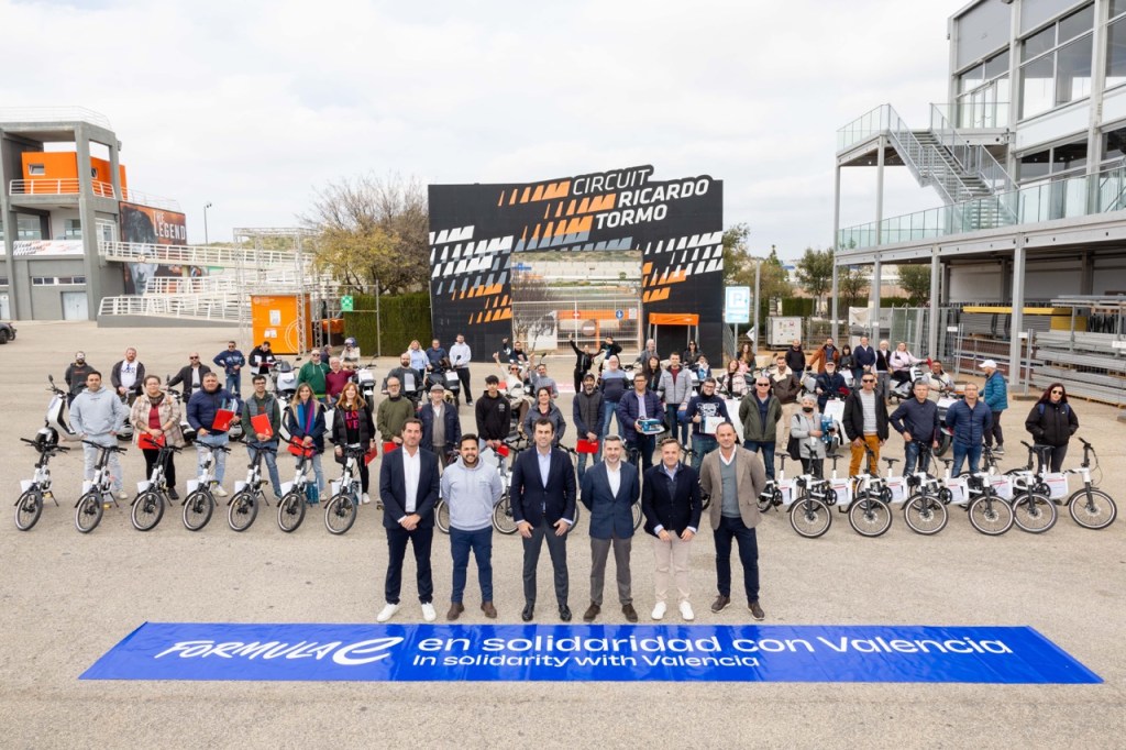 Formula E dona bicicletas  y scooters 