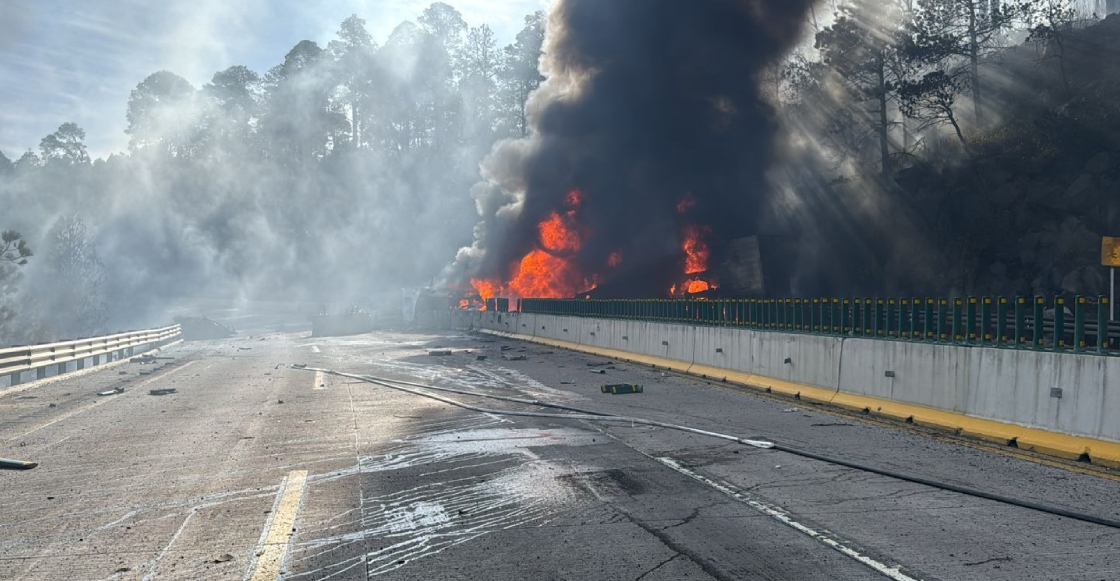 Pipa de gas explota en la autopista México-Puebla