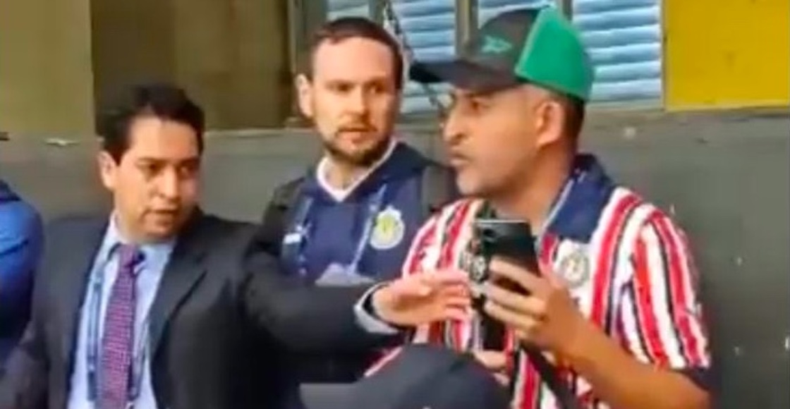 Fan de las Chivas exige renuncia de Óscar García