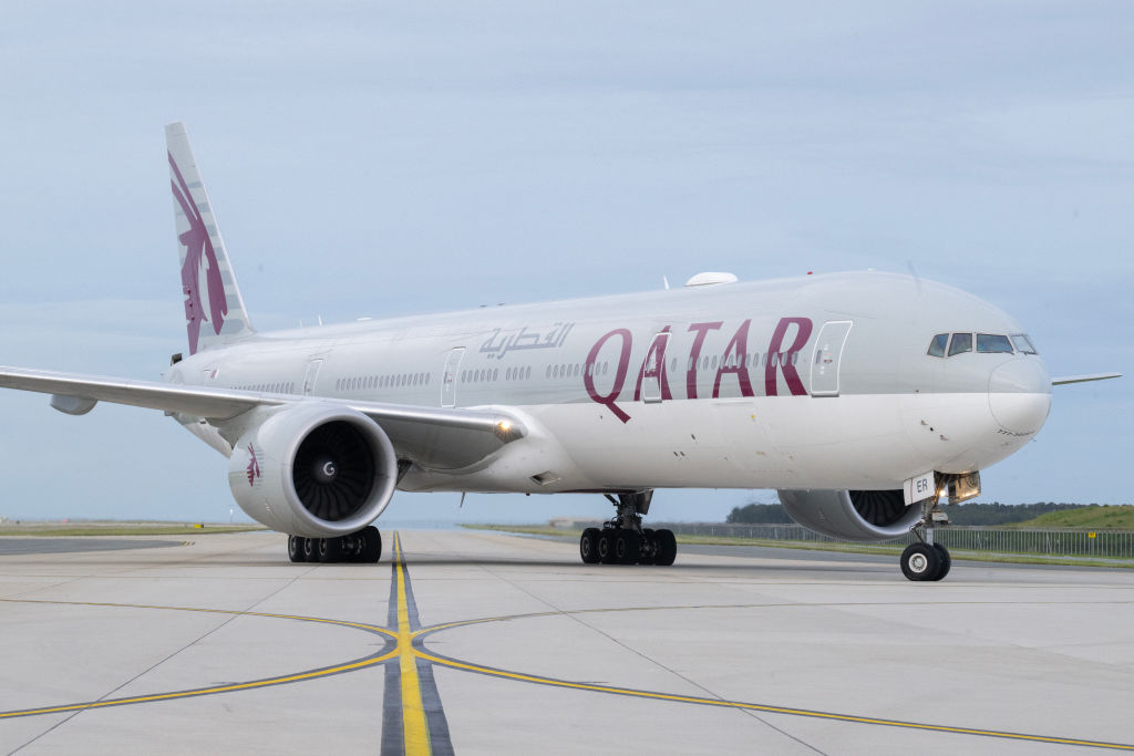 Pareja es obligada a viajar junto a cadáver en vuelo de Qatar Airways