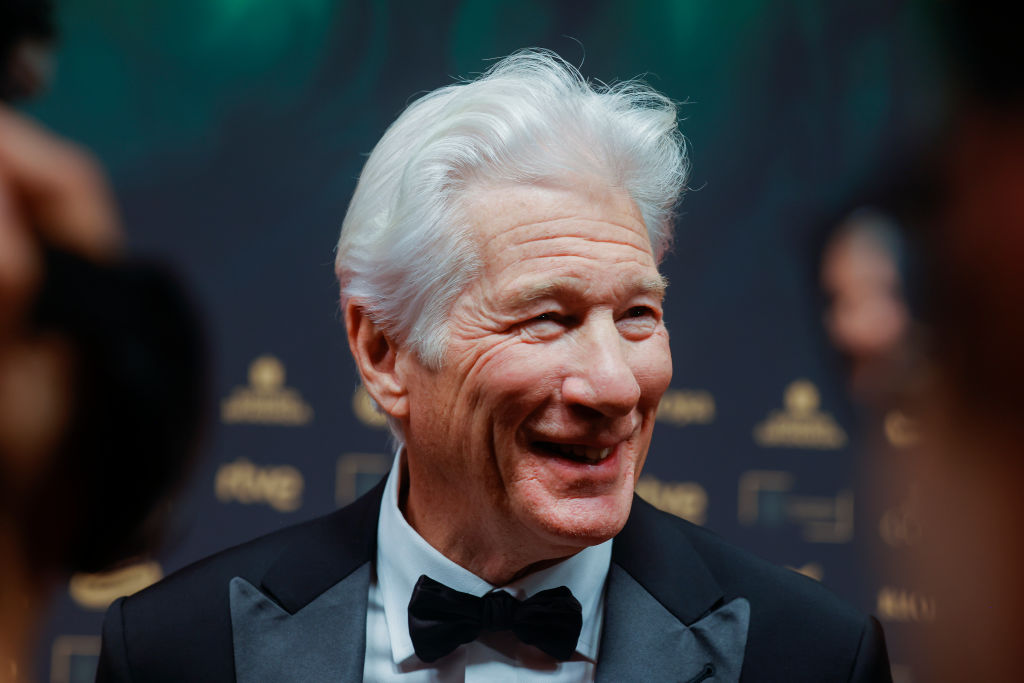 Richard Gere llama "bravucón" a Trump durante discurso en los Goya 2025