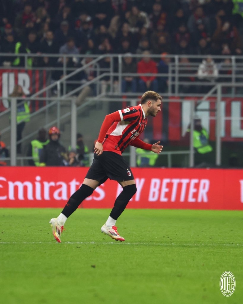 Santi Giménez ya debutó con Milan