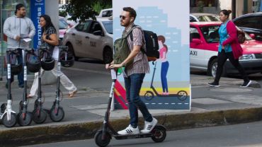 Quieren prohibir las bicis eléctricas y scooters con multas en las ciclovías de CDMX