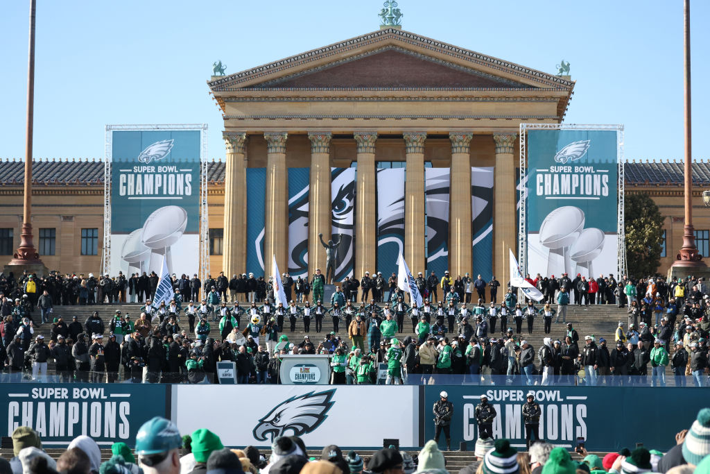 Tiroteo durante desfile de Eagles por el Super Bowl deja dos mujeres heridas