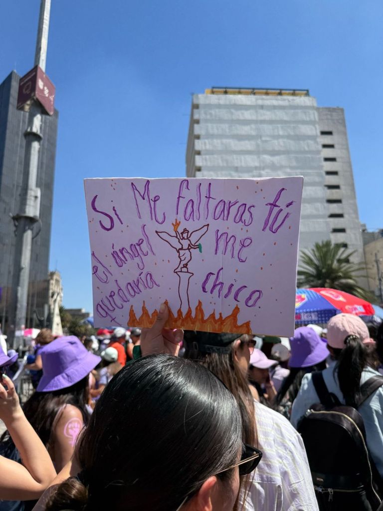 "Si me faltaras tú, el ángel me quedaría chico".