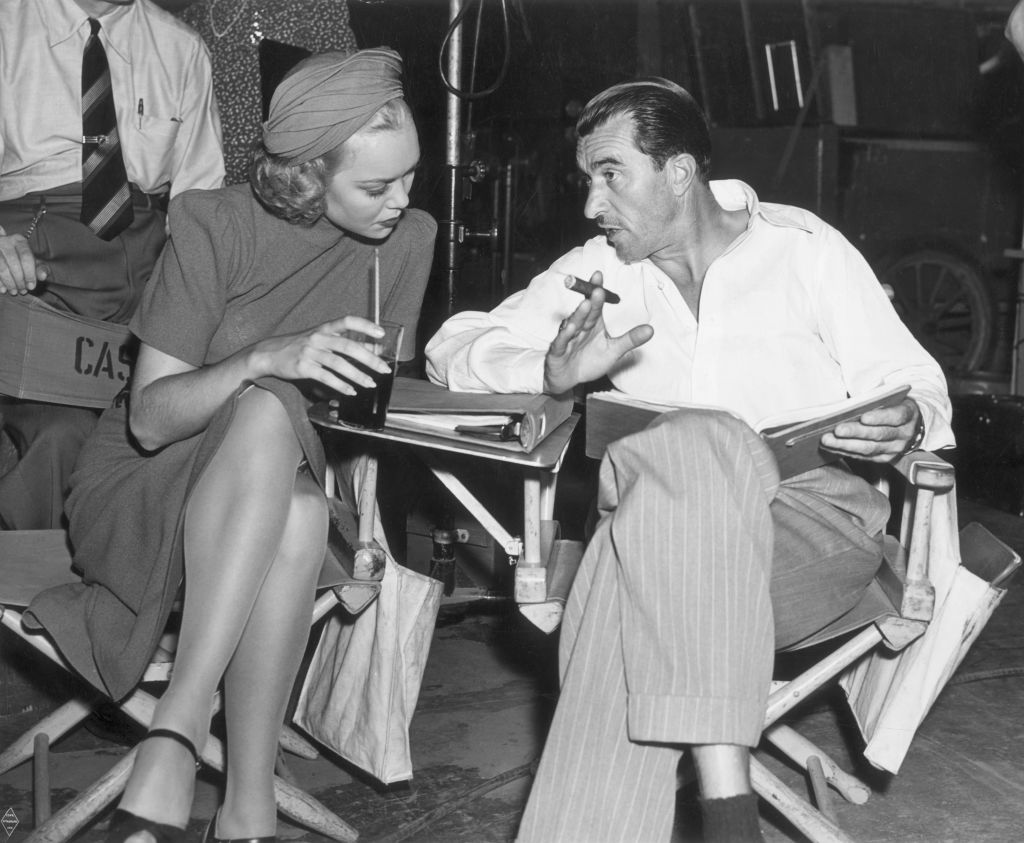 Jane Wyman con el director Noel M. Smith en el set de 'Private Detective' 