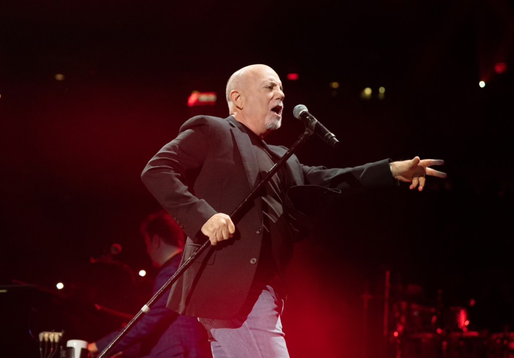 Billy Joel pospone su gira hasta mediados del 2025 por motivos de salud