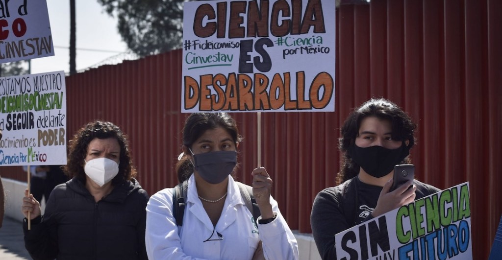 Denuncia de más de 100 estudiantes del IPN: Qué pasa con las becas Elisa Acuña del CINVESTAV