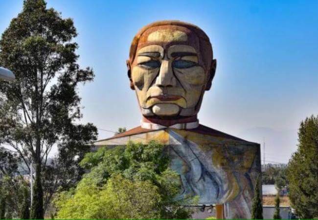 Recorrido por las esculturas más feas (o raras) de México