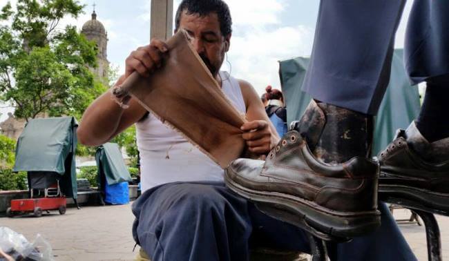 La rara historia de los limpiadores de zapatos