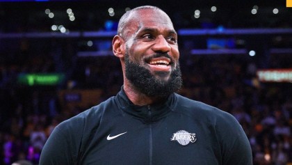 LeBron James se convierte en el primer basquetbolista en llegar 50,000 puntos