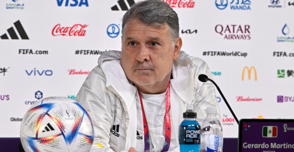 Tata Martino no se arrepiente de no llevar a Santi Giménez de Qatar 2022